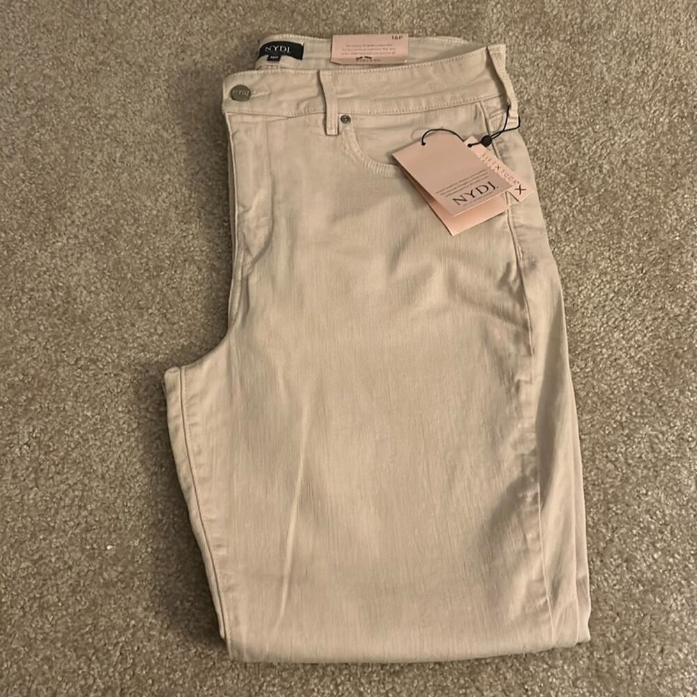 NWT Waist-Match™ Marilyn Straight Jeans In Petite 16P